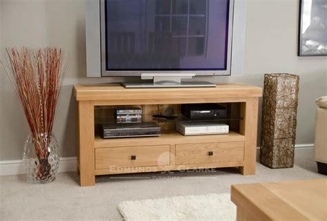 Hadleigh Solid Oak Chunky TV Unit | Edmunds & Clarke Furniture Ltd