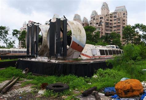 11 Abandoned Ferries, Ocean Liners, Cruise Ships & Hovercraft - Urban ...