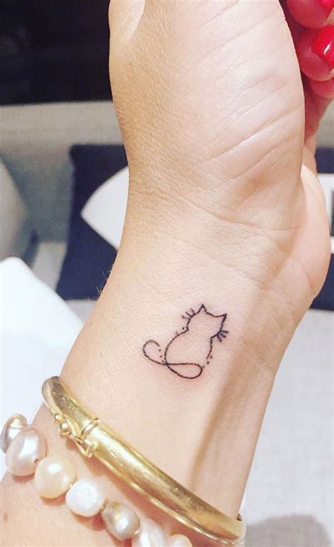 20+ Cute Simple Cat Tattoo Ideas for Kitty Lovers | Trendy tattoos ...