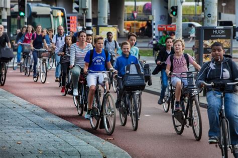 Cycling to school in the Netherlands: the numbers & what can we learn?