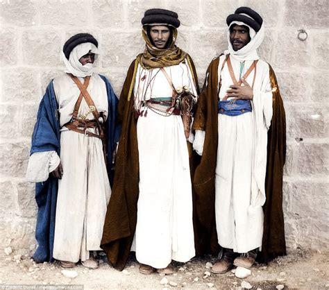 Fascinating colourised images show the Bedouin tribe | Lawrence of ...