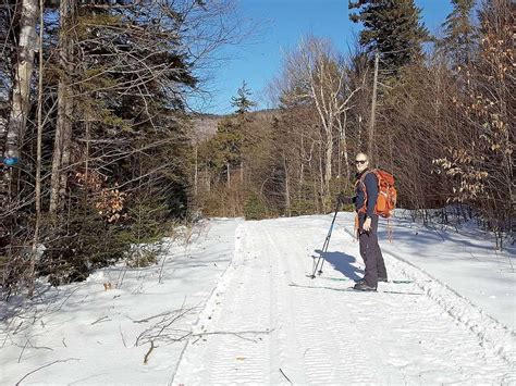 Yours truly skiing on the Gulf Brook Road on the way to Boreas Ponds ...