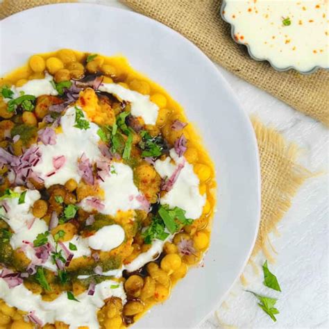 Samosa Chaat Recipe (Easy Matar Samosa Chaat) - Easy Indian Cookbook