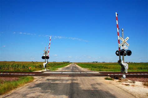 Rail Road Crossing 2 Tracks | Thomas Anderson | Flickr