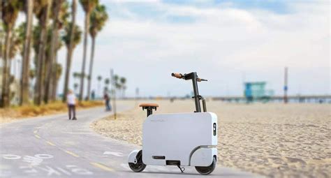 Honda has unveiled an unconventional, suitcase-shaped scooter.