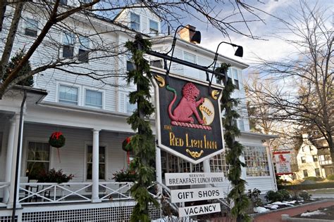 The Red Lion Inn in Stockbridge, MA | A Historic New England Inn at Christmas - New England Today