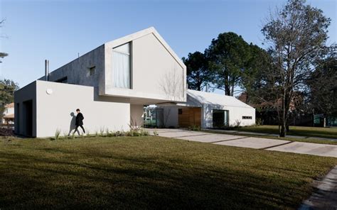 House CM / Además arquitectura | ArchDaily