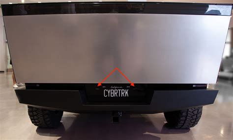 Tesla Cybertruck prototype is equipped with a cryptic stereo rear camera setup