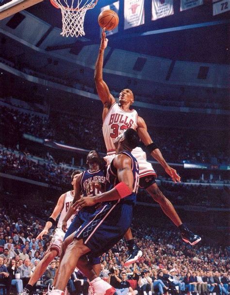 Scottie Pippen - Chicago Bulls lays the ball in against the Nets ...