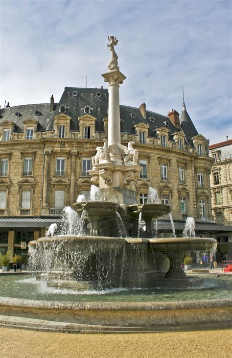 Fichier:Valence-Fontaine.jpg — Wikipédia