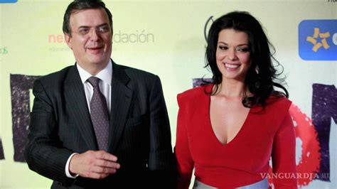 Marcelo Ebrard felicitó a su esposa por el 8M... y lo tunden en redes