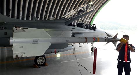 Philippine Air Force receives AIM-9L/I-1 Sidewinder air-to-air missiles ...