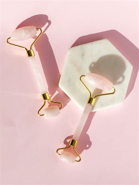 ROSE QUARTZ FACE ROLLER – SWIISH