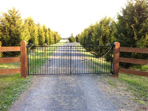 Wrought iron steel gates, Bolinda, Victoria – Farmweld