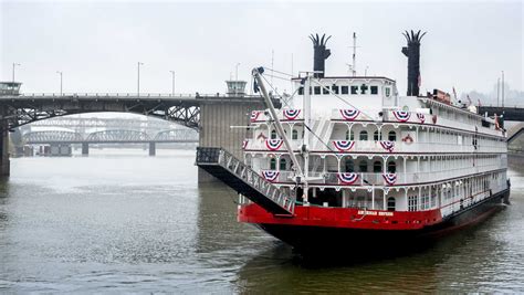 Riverboat tours: American Queen Steamboat Company's American Empress