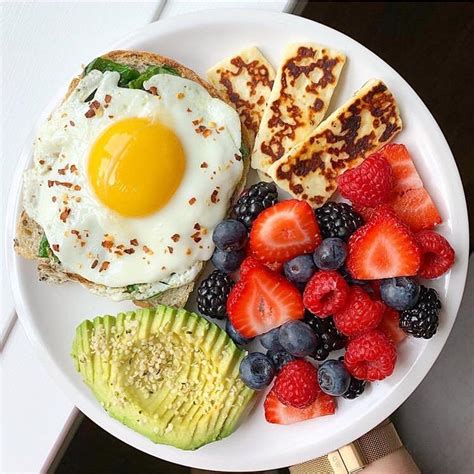 Breakfast inspo! ️ Pancakes, ALL berries of goodness, Avocado and a toast topped with spinach ...