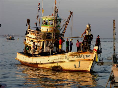 File:Thai fishing boat 02.jpg - Wikimedia Commons