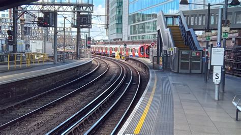 Circle Line train entering Paddington... © Peter Whatley cc-by-sa/2.0 :: Geograph Britain and ...