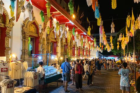 Sunday vs Saturday Walking Street: Inside the Best Street Markets of Chiang Mai - Go To Thailand