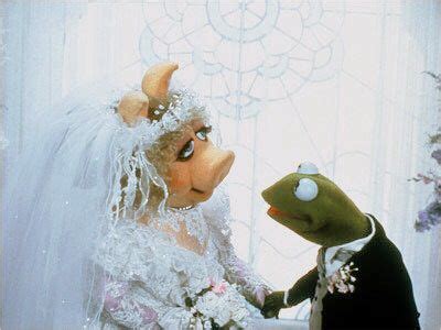 Miss Piggy & Kermit wedding photo | Kermit and miss piggy, Miss piggy ...