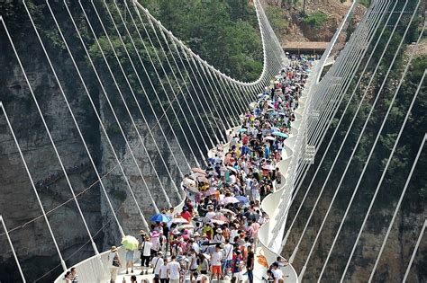 Did the China Zhang Jia Jie Glass Bridge Breakdown and Collapse?