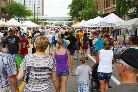 Best Farmers Market: Cedar Rapids Downtown Farmers Market