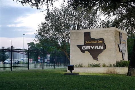 What's to know about the Texas prison where Elizabeth Holmes is ...