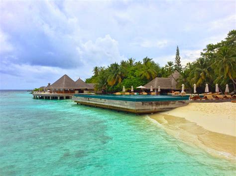 Infinity Pool Huvafen Fushi - Maldives - Travel is my favorite Sport