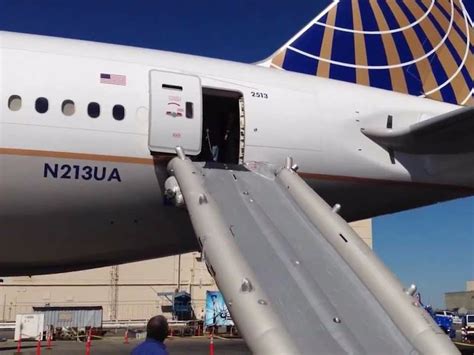 Passenger thought he was on wrong plane and jumped down emergency slide - Business Insider