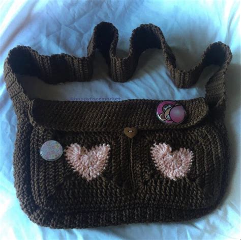 does anyone have a pattern for this type of messenger bag ? : r/crochet