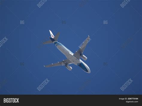 Airbus A320-200 Image & Photo (Free Trial) | Bigstock