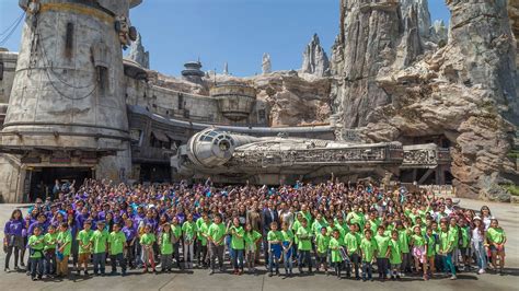 Anaheim Children Among First to Experience Star Wars: Galaxy’s Edge in ...