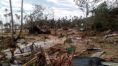 Scramble to reach Fiji cyclone victims as toll hits 42 | Borneo Post Online