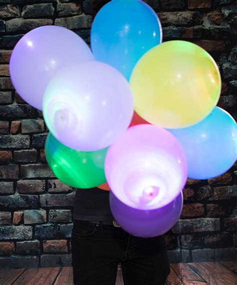 LED Light-Up Balloons | The Green Head
