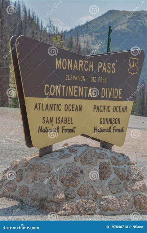 The Continental Divide Sign on Monarch Pass in the Rocky Mountains of Colorado Editorial Stock ...