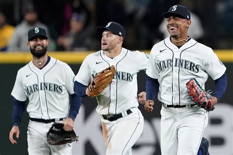 Logan Gilbert leads Mariners past reeling Texas Rangers 4-2