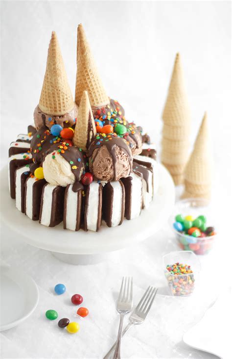 12 Quick and Easy Cake Decorating Ideas - 24/7 Moms