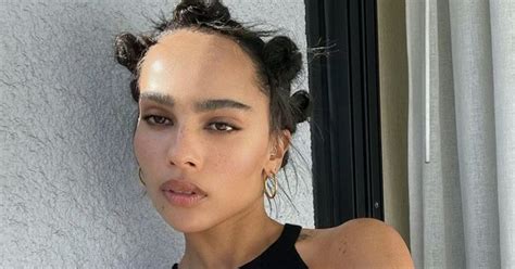 Zoë Kravitz’s Micro-Bangs Are A Brilliant Homage To French-Girl Beauty