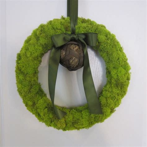 Green Moss Wreath - Preserved reindeer moss wreath with decorative ball ...