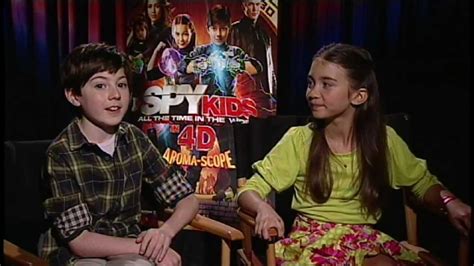 "Spy Kids 4D" with Jessica Alba and Alexa Vega - What it takes to be a spy - YouTube