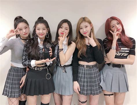 ITZY on Twitter | 케이팝 복장, 패션 스타일, 무대 의상