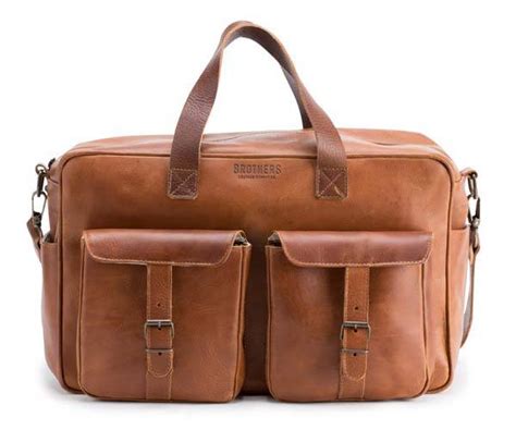 The Ryan Traveler Leather Bag Holds Your Items in Style | Gadgetsin