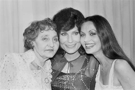 Loretta Lynn's Sister Crystal Gayle Shares Never-Before-Seen Photos in ...