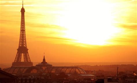 Care-we: Eiffel tower at sunset