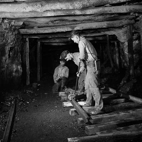 Gritty 1940s photos record the dark and dangerous lives of Pennsylvania coal miners | Mashable