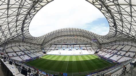 Football : la mairie de Marseille souhaite vendre le stade Vélodrome | Les Echos