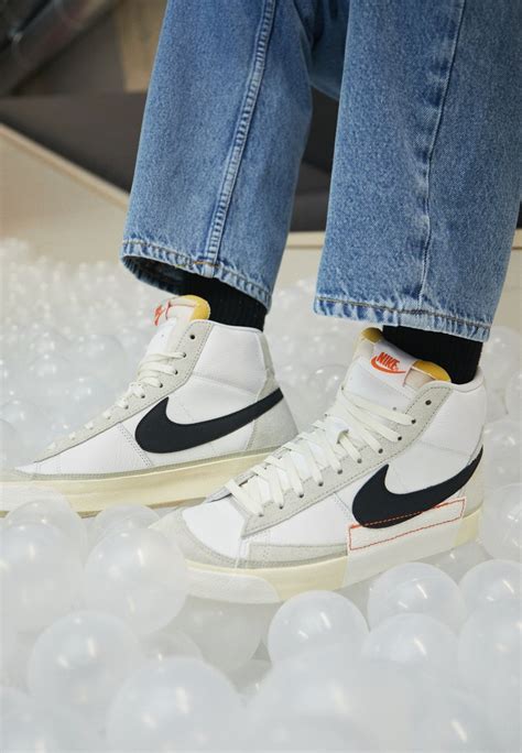 Nike Blazer Mid '77 Pro Club Trainers In White Bone And Black ...