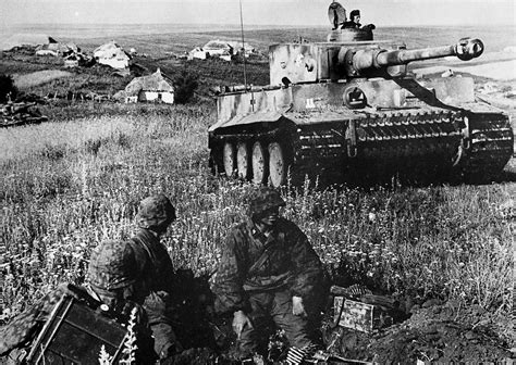 Panzergrenadiers near Kursk Tiger Ii, Mg 34, Luftwaffe, Germany Ww2, Kursk, Tiger Tank ...