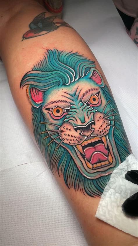 TRADITIONAL LION TATTOO - OLD SCHOOL LION TATTOO - @ANDYONETOTATTOO - ROMA TATTOO | Collar bone ...