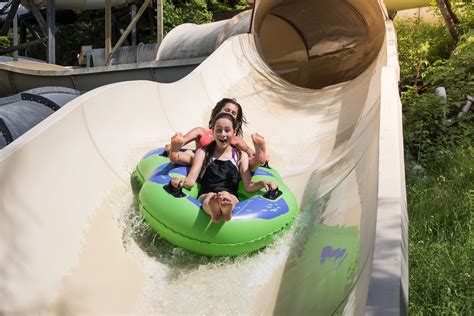 Water slides and attractions of Mont Cascades waterpark